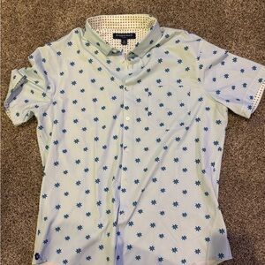Mizzen+Main Sky Blue Shirt with Navy Star Design NEVER WORN
